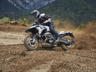 The BMW GS 1250 motorcycle: the benchmark in maxi trail