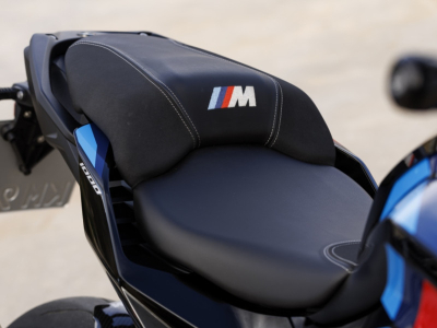 Comfort in moto: come scegliere la sella moto BMW giusta per te?