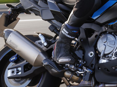 Botas de moto BMW o zapatillas de moto: ¿cómo elegir? | Consejos de BMW